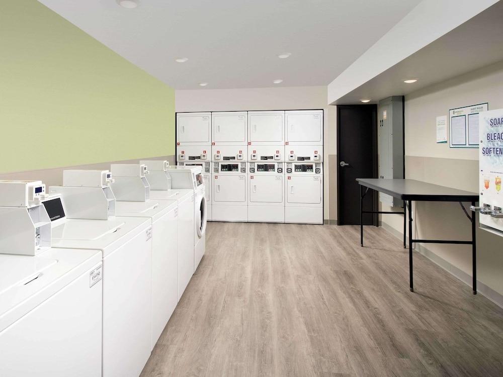 Suburban Studios Watford City Buitenkant foto