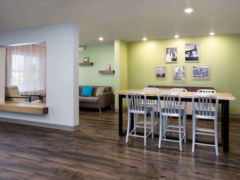 Suburban Studios Watford City Buitenkant foto